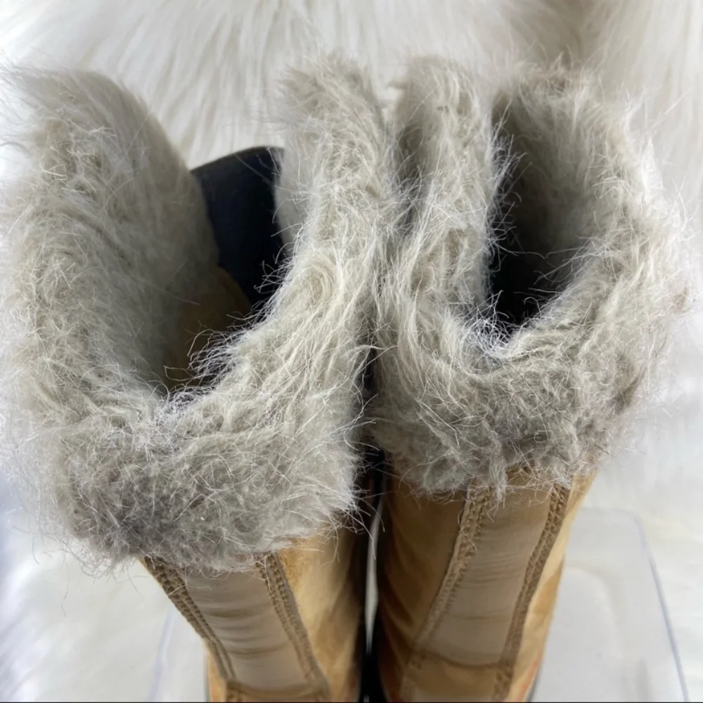 SOREL LACEUP FUR WINTER BOOTS SIZE 6